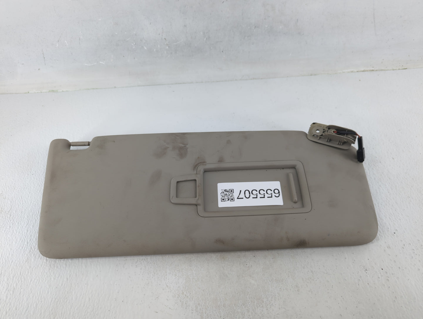 2020-2022 Volkswagen Atlas Sun Visor Shade Replacement Driver Left Mirror Fits Fits 2020 2021 2022 OEM Used Auto Parts - Oem