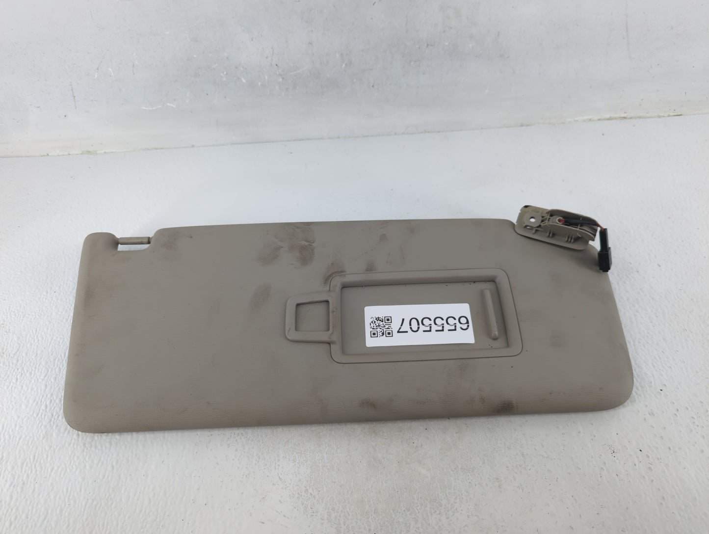 2020-2022 Volkswagen Atlas Sun Visor Shade Replacement Driver Left Mirror Fits Fits 2020 2021 2022 OEM Used Auto Parts - Oem