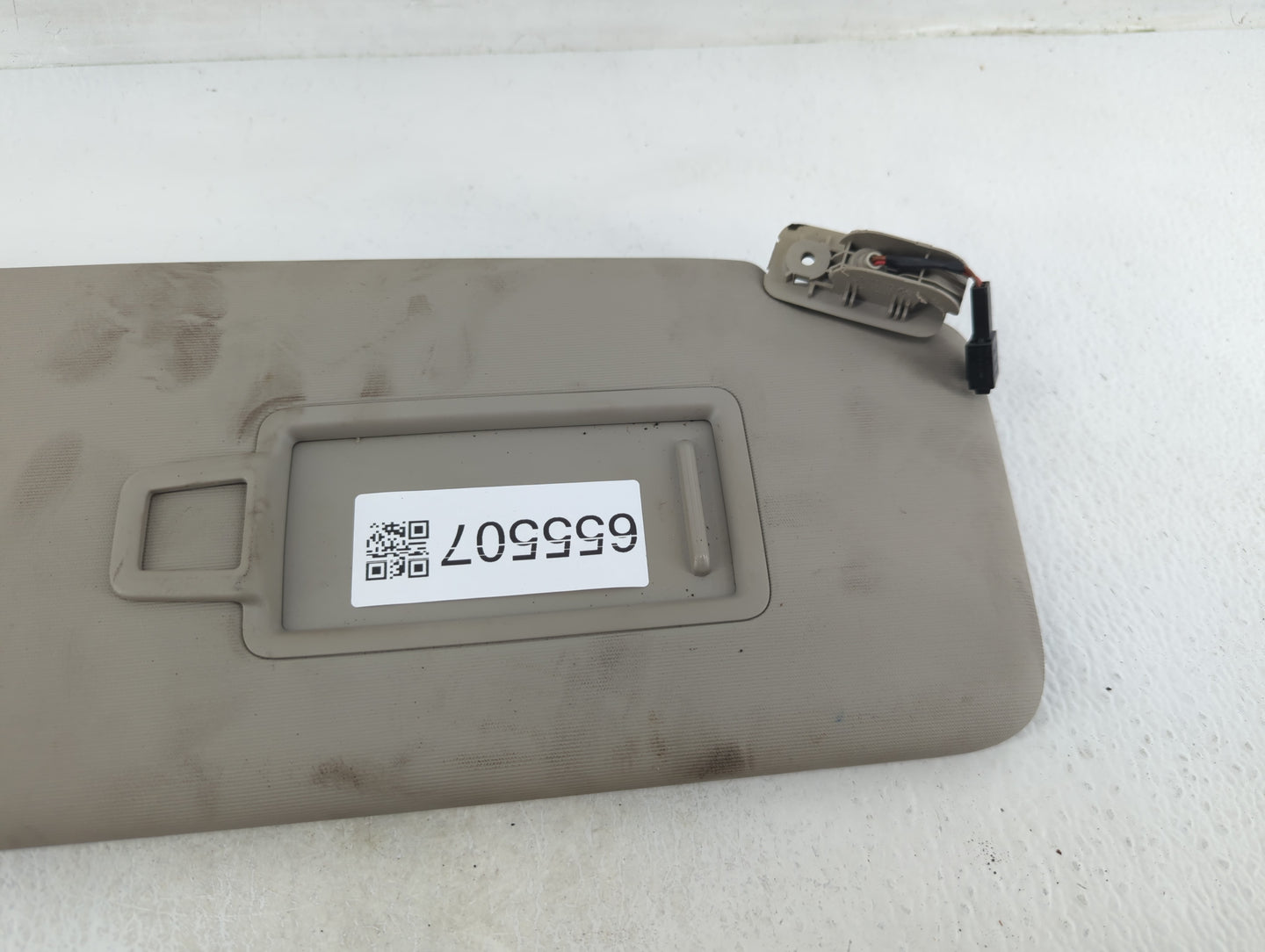 2020-2022 Volkswagen Atlas Sun Visor Shade Replacement Driver Left Mirror Fits Fits 2020 2021 2022 OEM Used Auto Parts - Oem