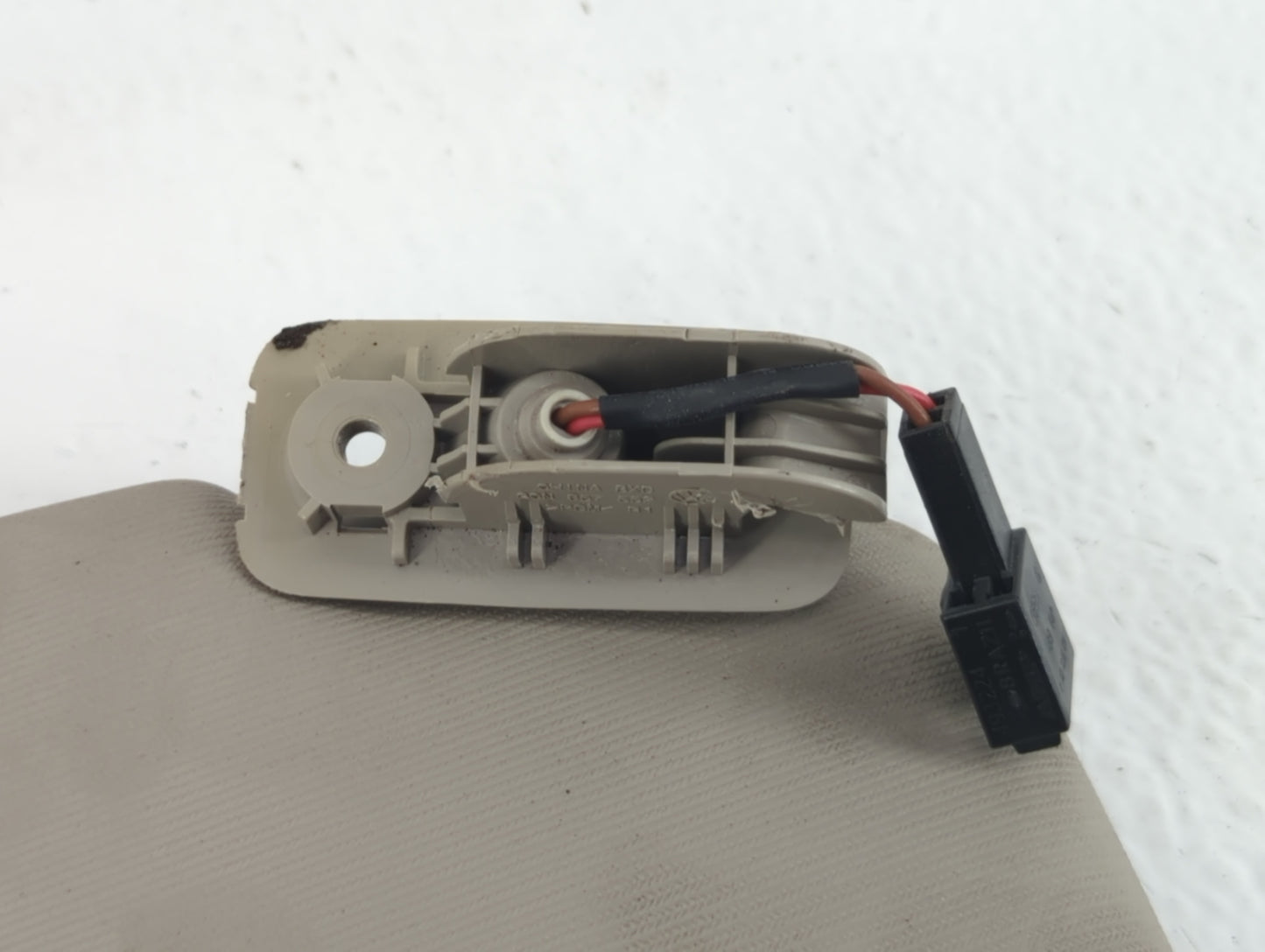 2020-2022 Volkswagen Atlas Sun Visor Shade Replacement Driver Left Mirror Fits Fits 2020 2021 2022 OEM Used Auto Parts - Oem