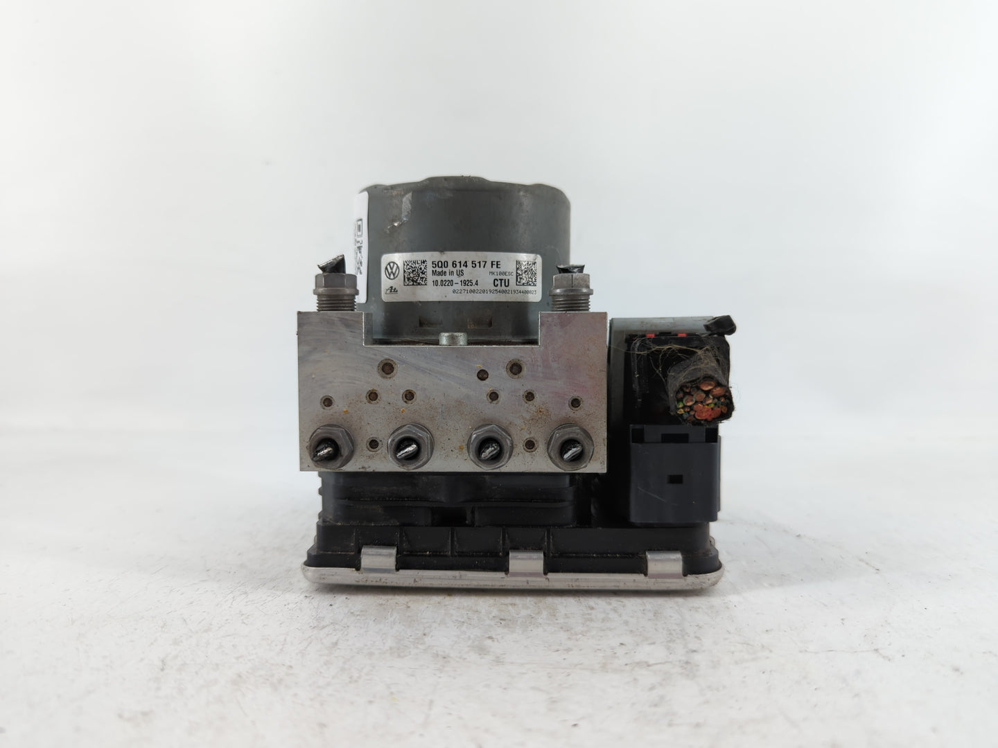 2020 Volkswagen Atlas ABS Pump Control Module Replacement P/N:5Q0 614 517 FE Fits OEM Used Auto Parts - Oemusedautoparts1.co