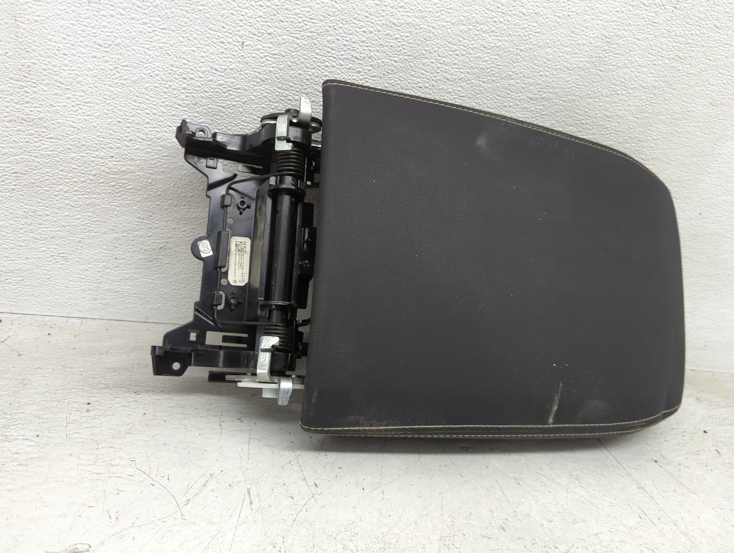 2020 Volkswagen Atlas Cross Sport Center Console Armrest Cover Lid Fits OEM Used Auto Parts - Oemusedautoparts1.com
