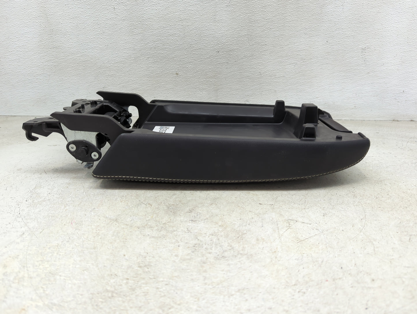 2020 Volkswagen Atlas Cross Sport Center Console Armrest Cover Lid Fits OEM Used Auto Parts - Oemusedautoparts1.com
