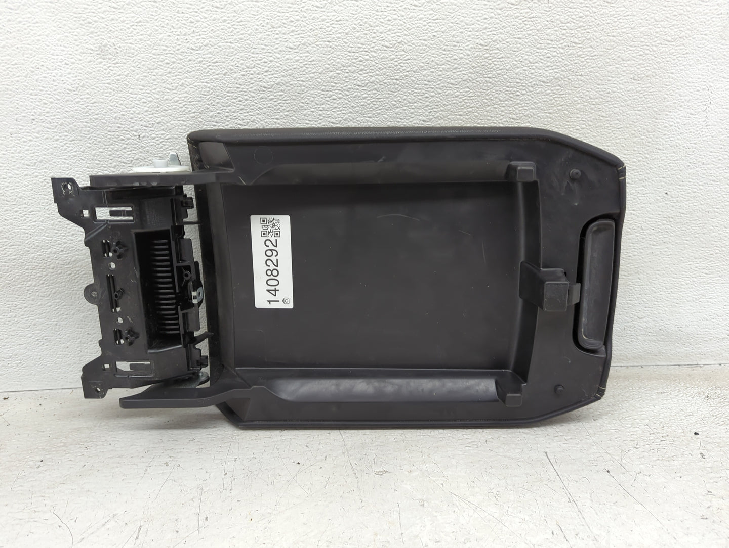 2020 Volkswagen Atlas Cross Sport Center Console Armrest Cover Lid Fits OEM Used Auto Parts - Oemusedautoparts1.com