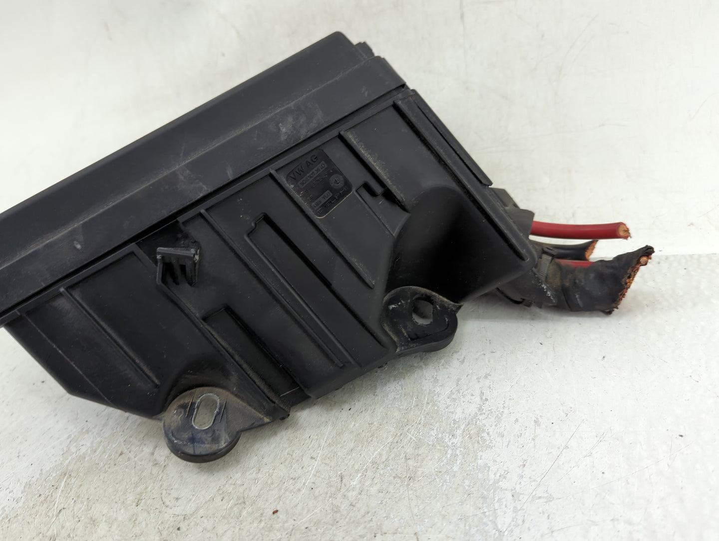 2015-2019 Volkswagen Golf Fusebox Fuse Box Panel Relay Module P/N:5Q0 907 361 D Fits Fits 2015 2016 2017 2018 2019 2020 2021