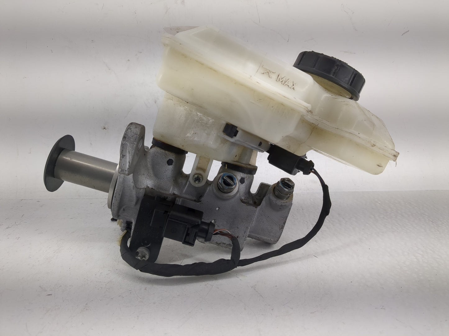 2019-2021 Volkswagen Jetta Brake Master Cylinder - Oemusedautoparts1.com