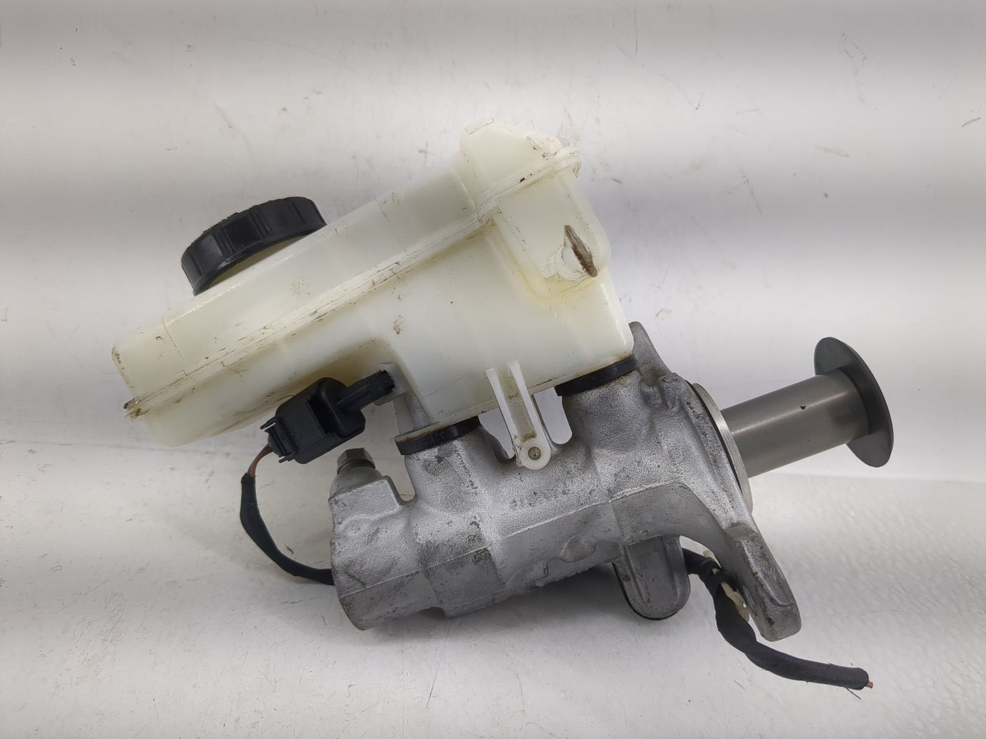 2019-2021 Volkswagen Jetta Brake Master Cylinder - Oemusedautoparts1.com