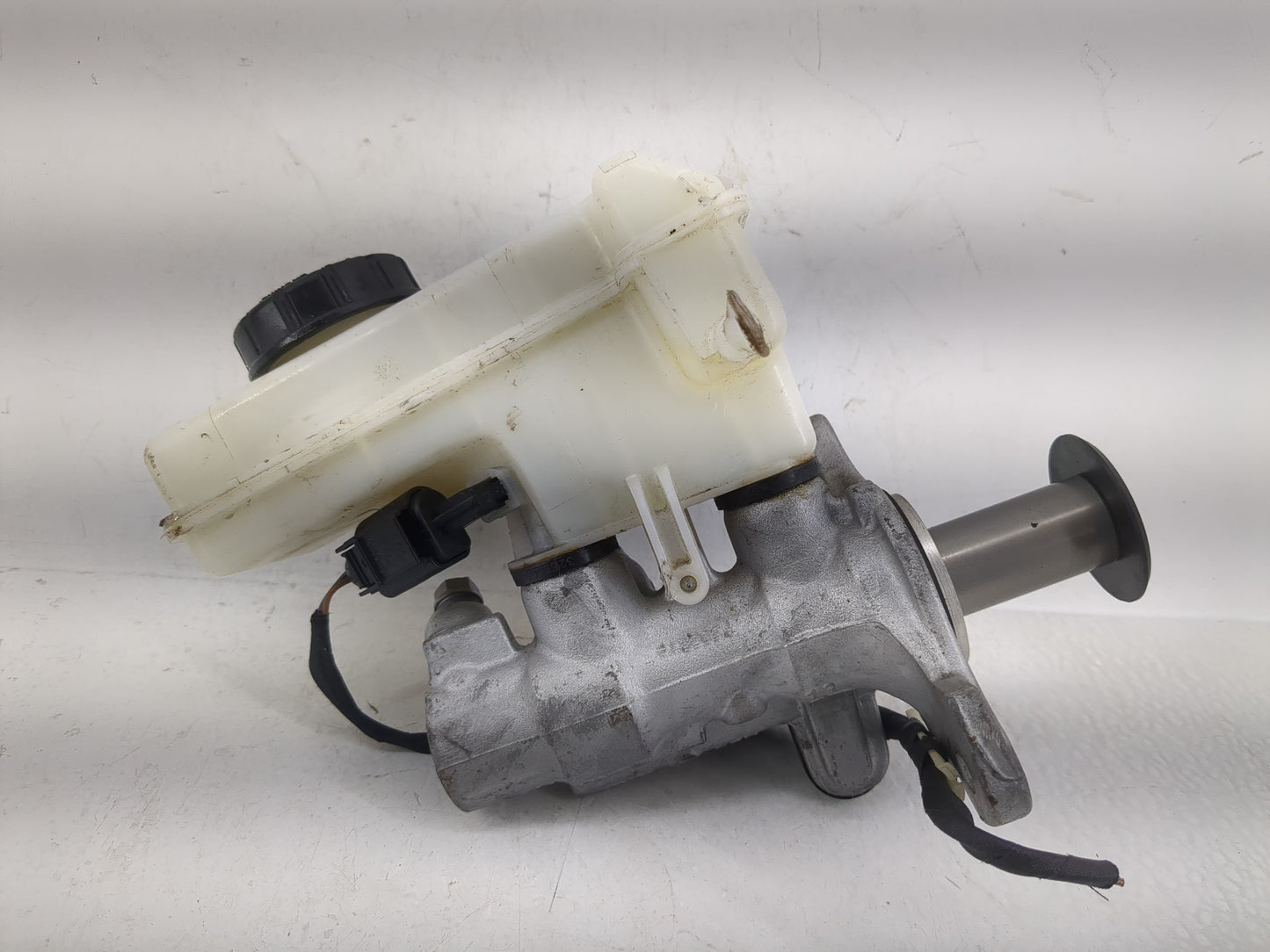 2019-2021 Volkswagen Jetta Brake Master Cylinder - Oemusedautoparts1.com