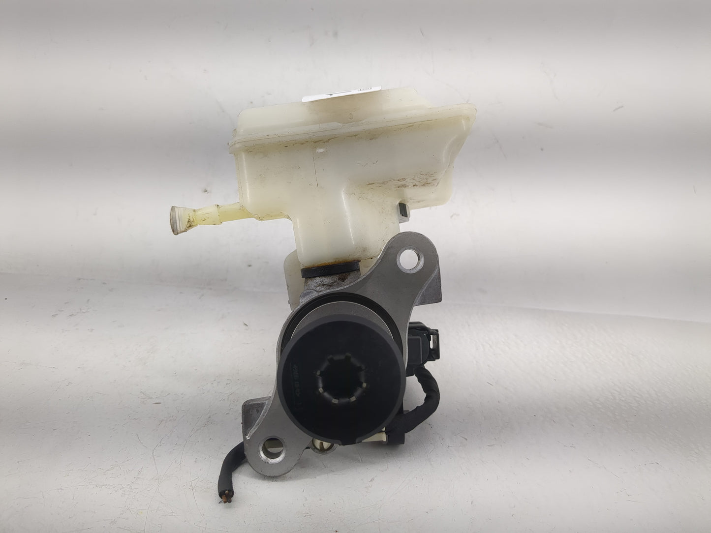 2019-2021 Volkswagen Jetta Brake Master Cylinder - Oemusedautoparts1.com
