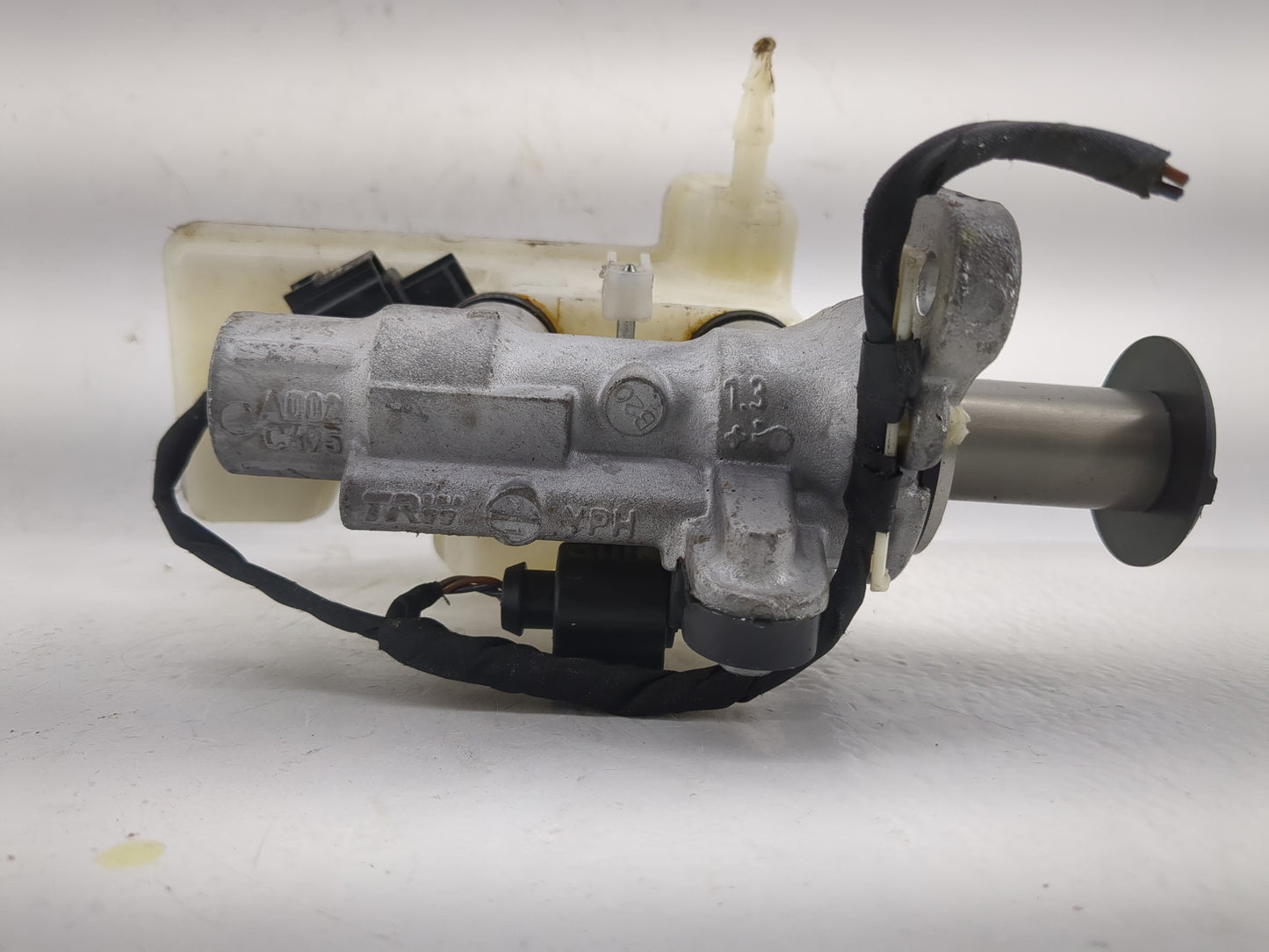 2019-2021 Volkswagen Jetta Brake Master Cylinder - Oemusedautoparts1.com