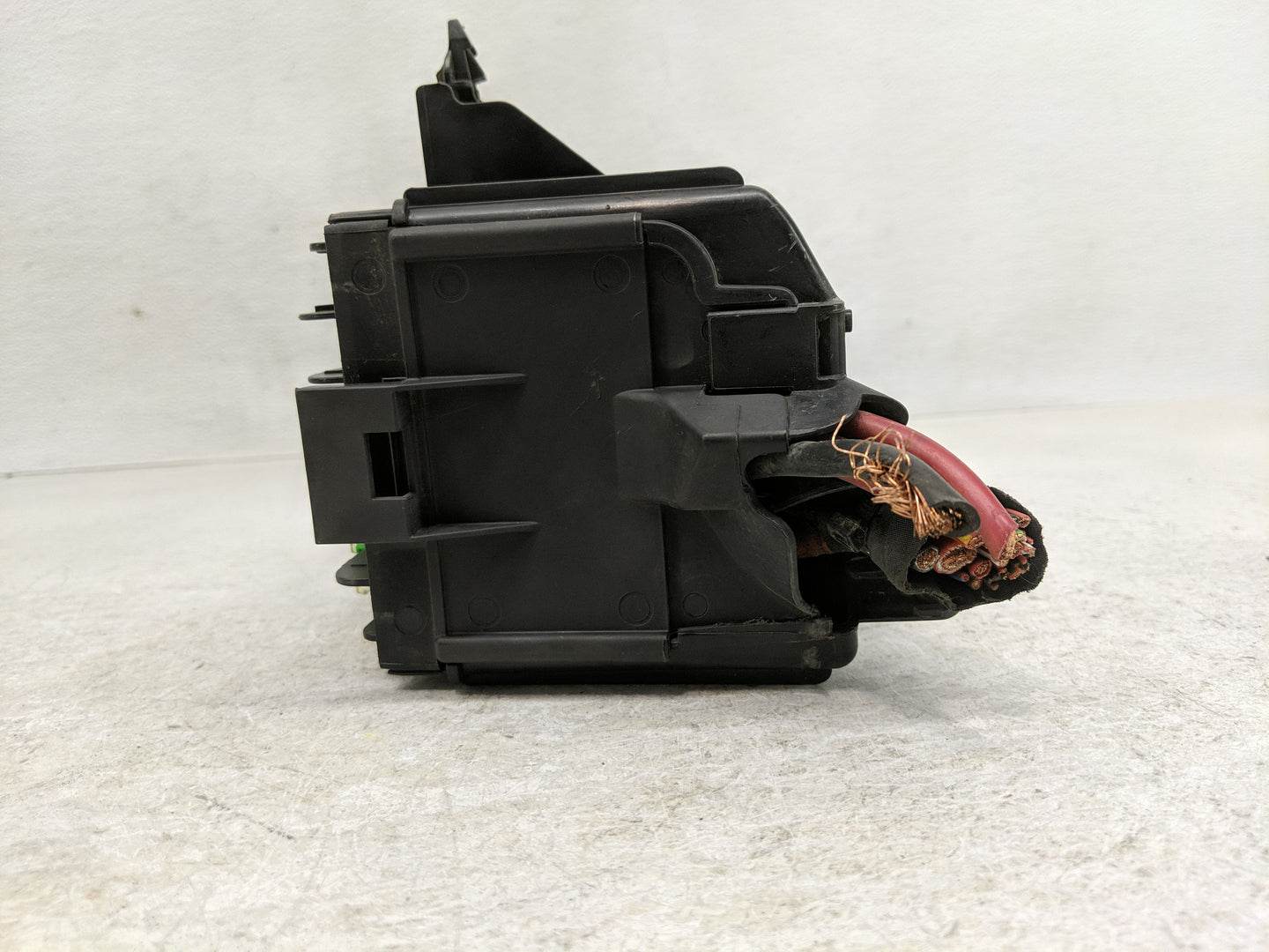 2019-2021 Volkswagen Jetta Fusebox Fuse Box Panel Relay Module P/N:5Q0 937 132 B Fits Fits 2019 2020 2021 OEM Used Auto Part