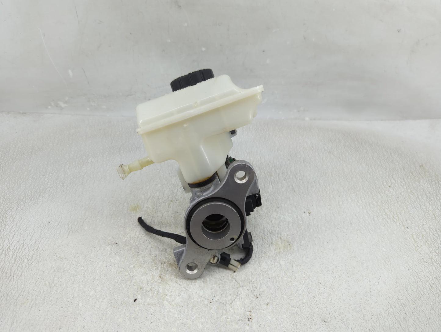2019-2021 Volkswagen Jetta Brake Master Cylinder 1311365 - Oemusedautoparts1.com