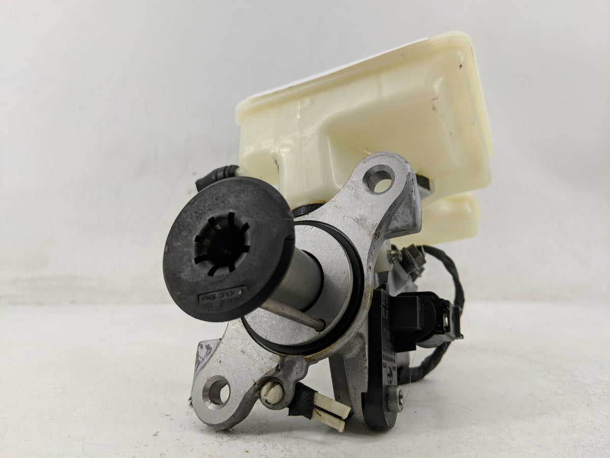 2019-2021 Volkswagen Jetta Brake Master Cylinder 1311523 - Oemusedautoparts1.com