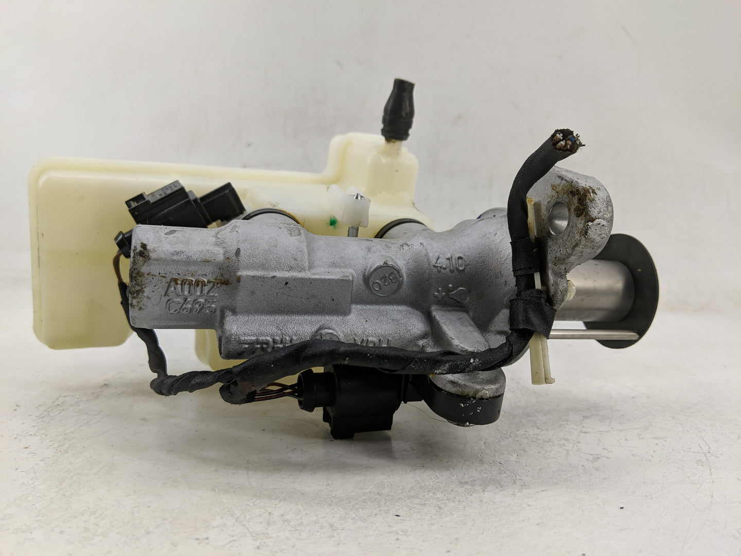2019-2021 Volkswagen Jetta Brake Master Cylinder 1311523 - Oemusedautoparts1.com