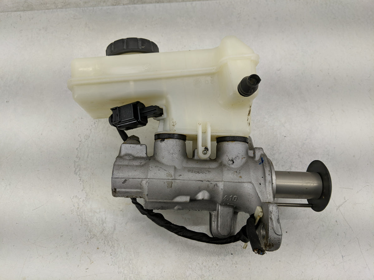2019-2021 Volkswagen Jetta Brake Master Cylinder 1311523 - Oemusedautoparts1.com