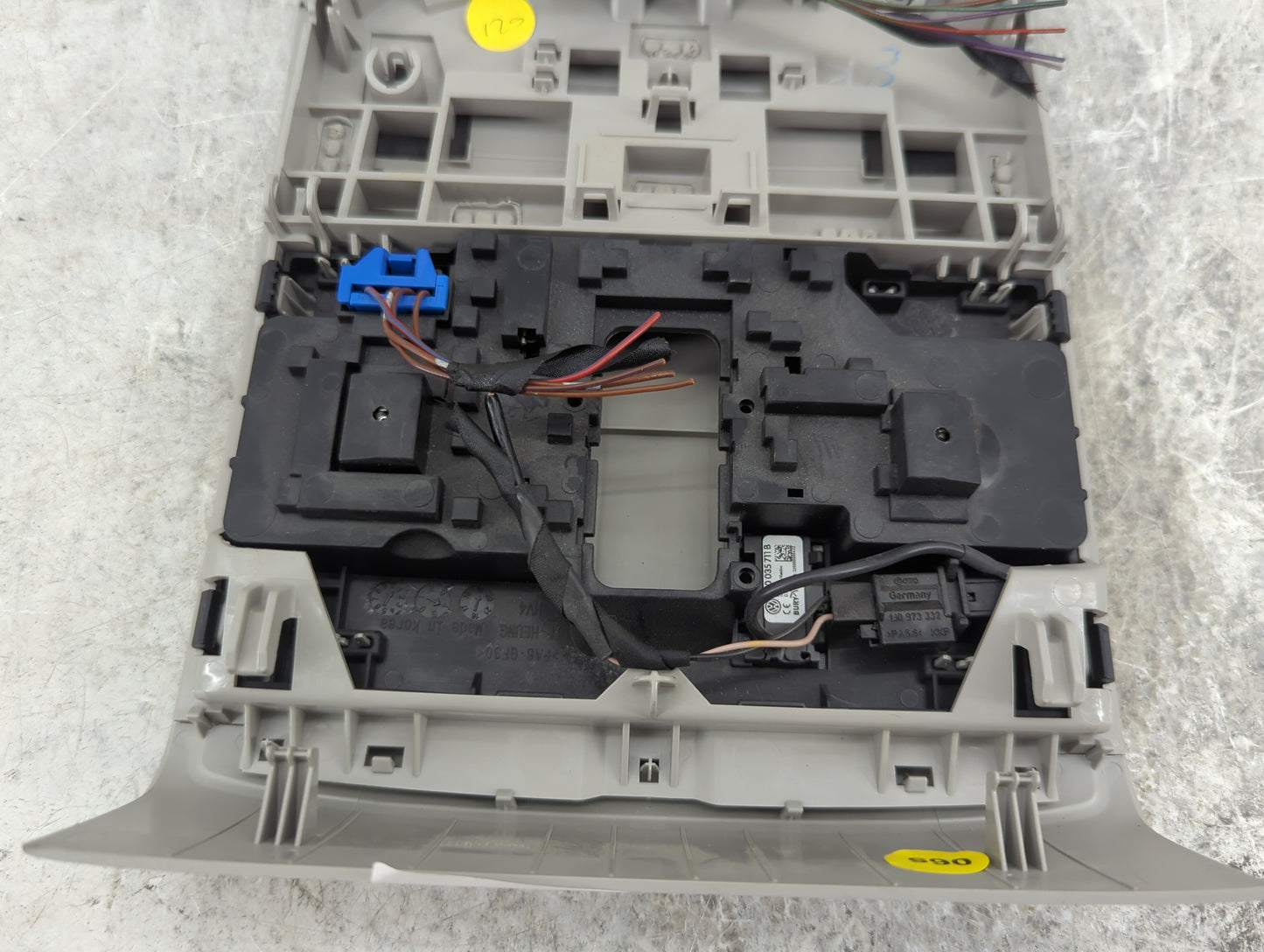 2019-2021 Volkswagen Jetta Overhead Roof Console Gray - Oemusedautoparts1.com