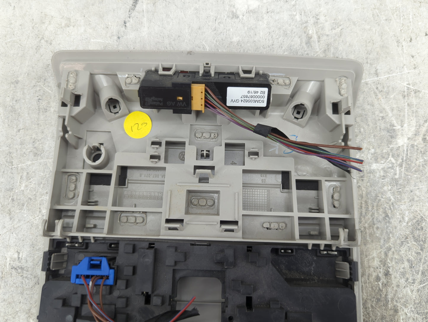 2019-2021 Volkswagen Jetta Overhead Roof Console Gray - Oemusedautoparts1.com