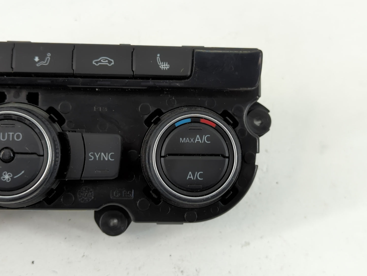 2020 Volkswagen Passat Climate Control Module Temperature AC/Heater Replacement P/N:5HB 012 344 - 12 Fits OEM Used Auto Part