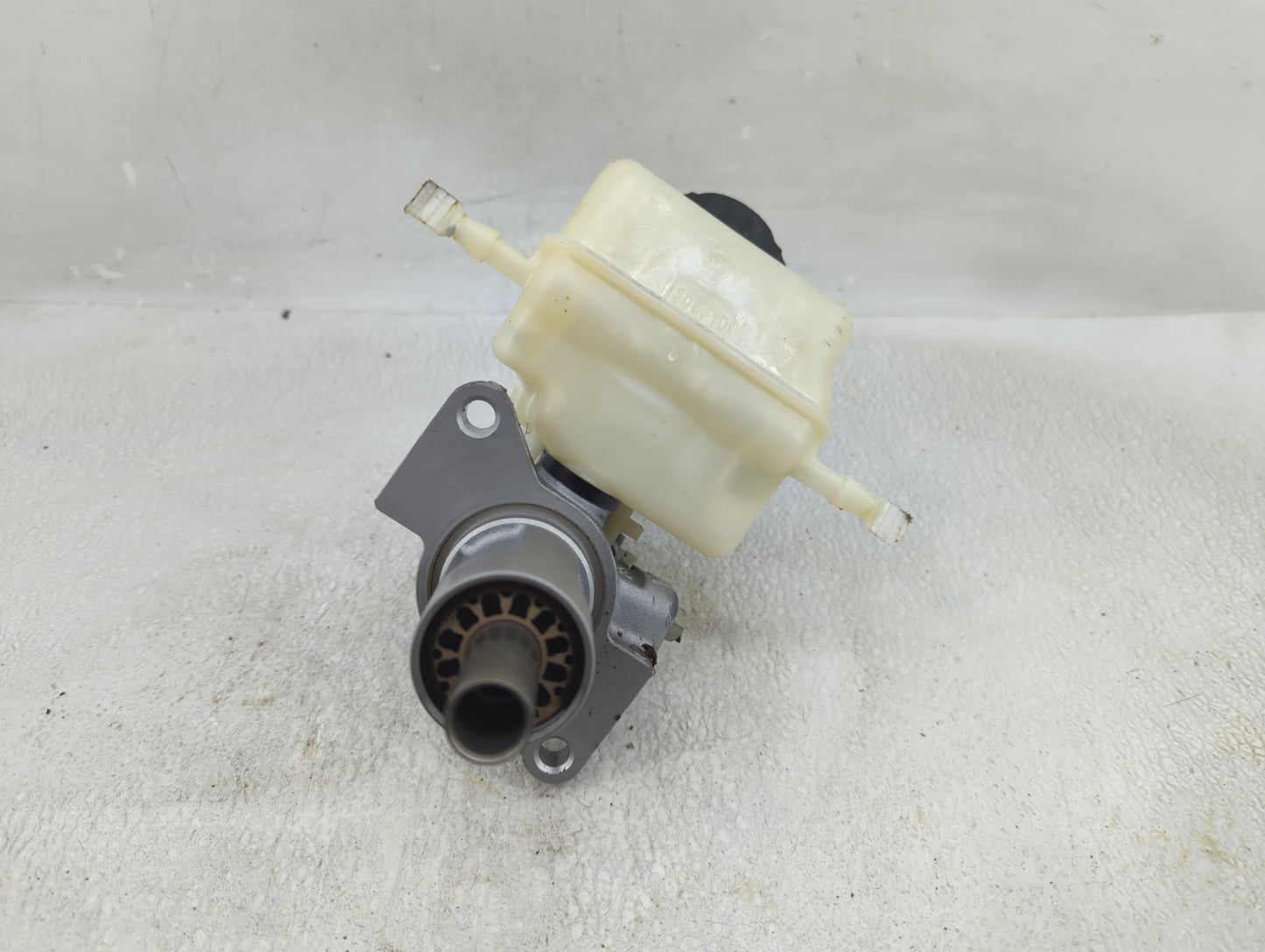 2016-2020 Volkswagen Passat Brake Master Cylinder - Oemusedautoparts1.com