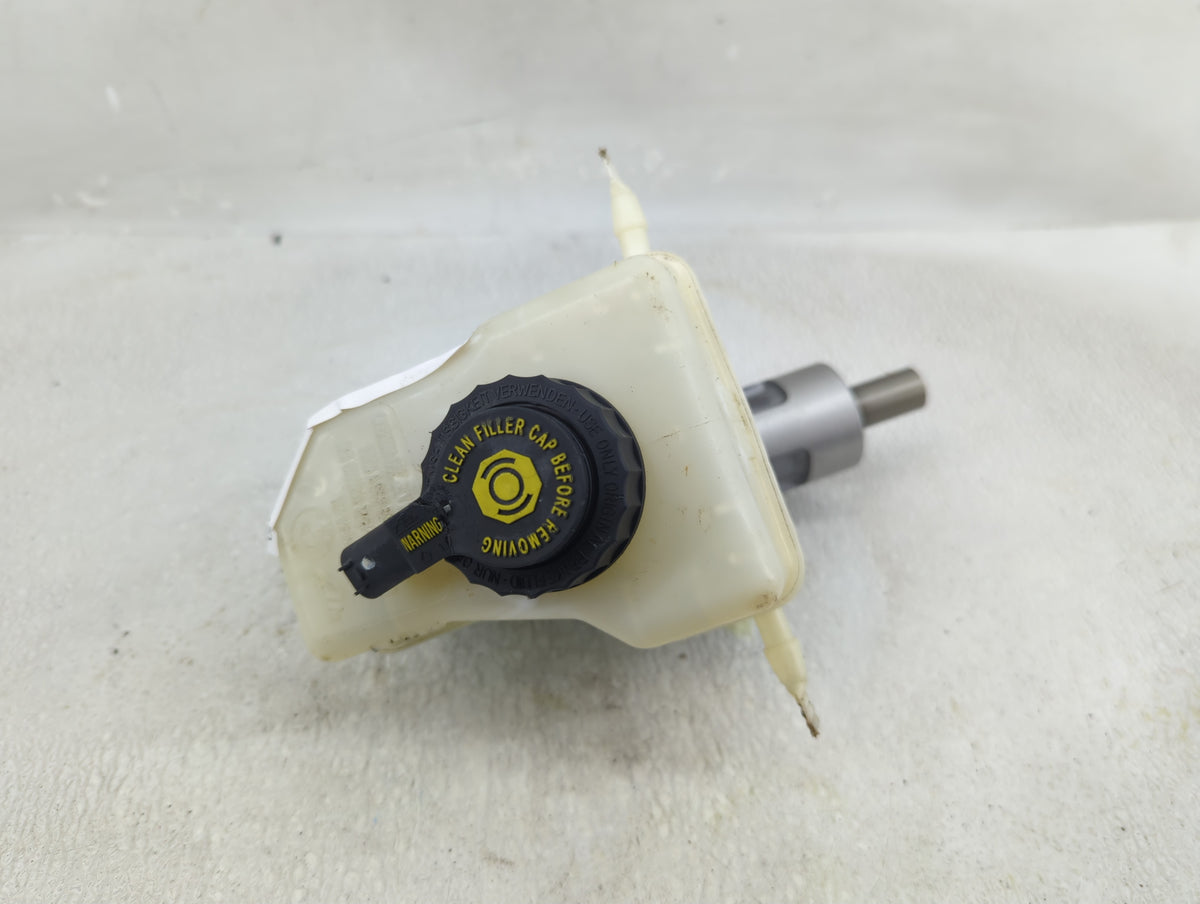 2016-2020 Volkswagen Passat Brake Master Cylinder 1276278 - Oemusedautoparts1.com