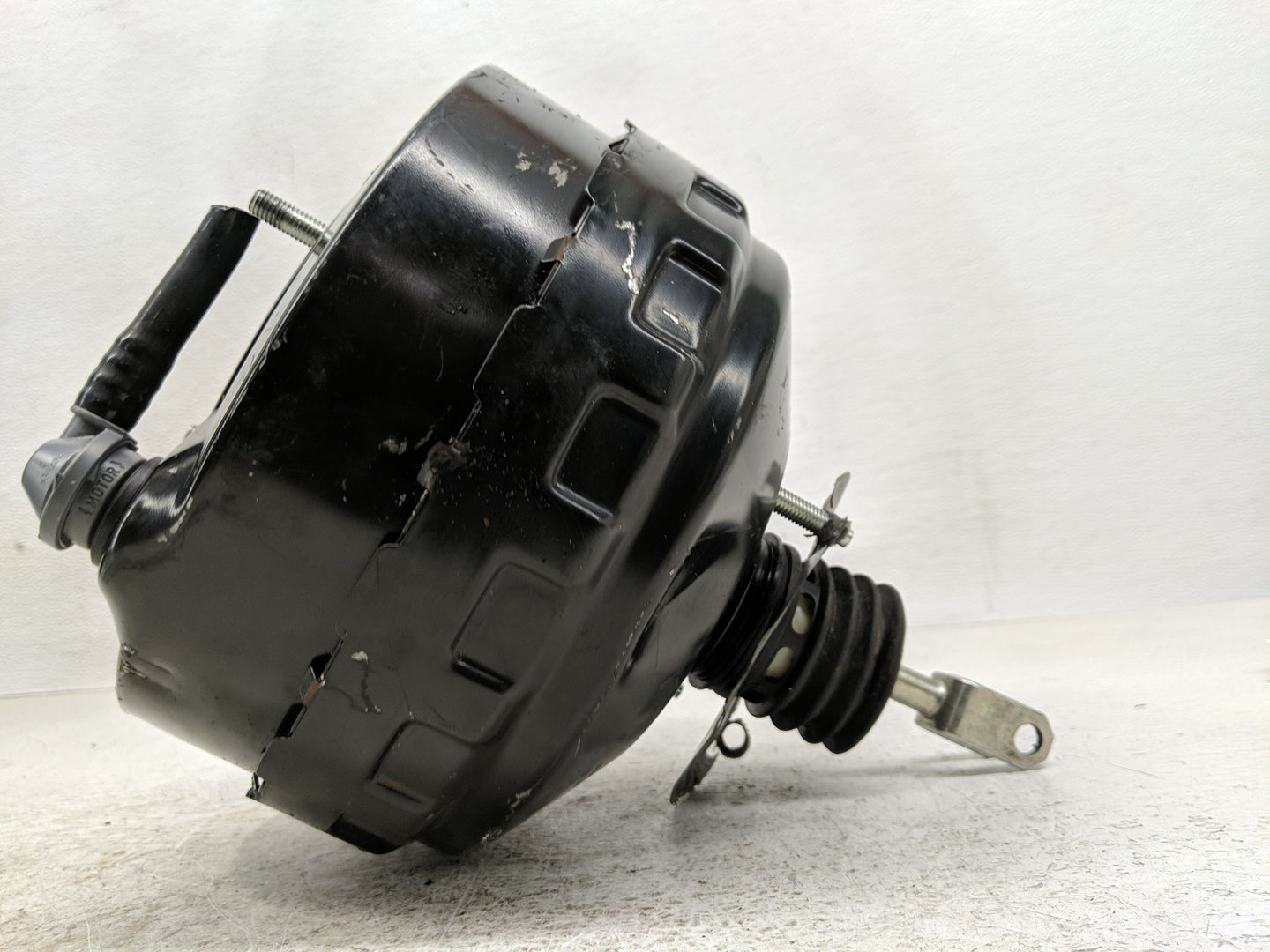2020-2020 Volkswagen Passat Power Brake Booster Oem 1299530 - Oemusedautoparts1.com