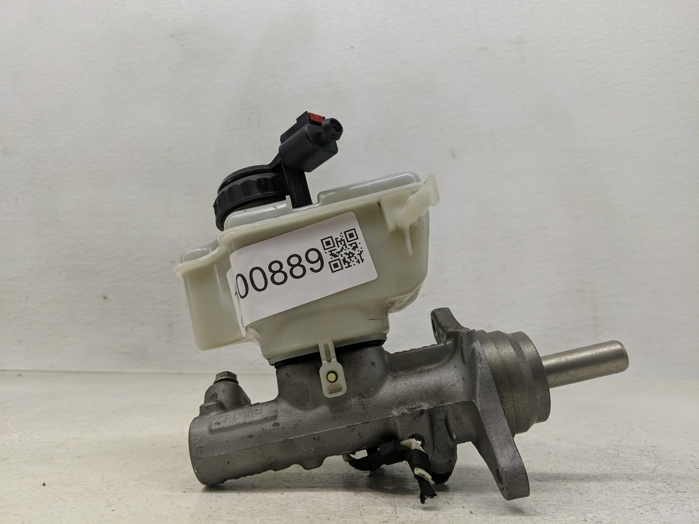 2016-2020 Volkswagen Passat Brake Master Cylinder - Oemusedautoparts1.com