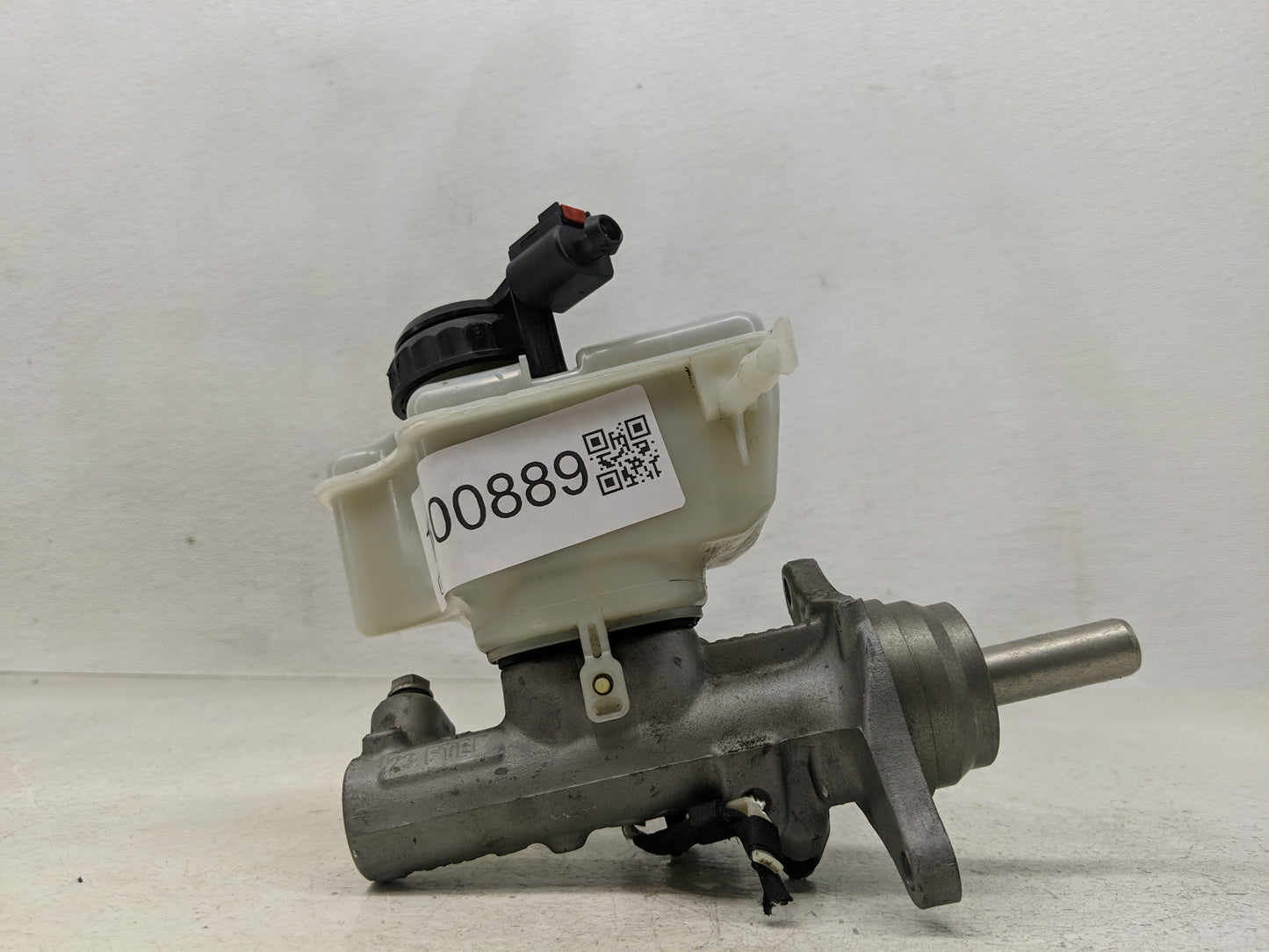 2016-2020 Volkswagen Passat Brake Master Cylinder - Oemusedautoparts1.com