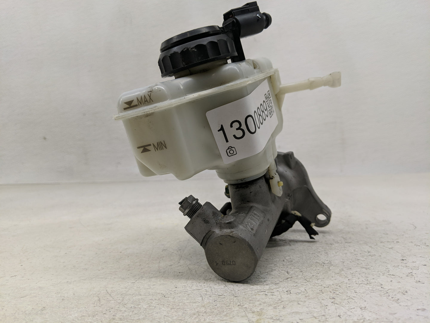 2016-2020 Volkswagen Passat Brake Master Cylinder - Oemusedautoparts1.com
