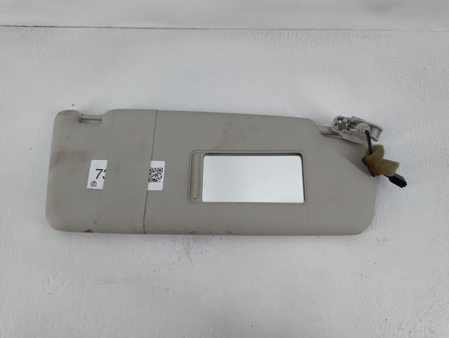 2020 Volkswagen Passat Sun Visor Shade Replacement Passenger Right Mirror Fits OEM Used Auto Parts - Oemusedautoparts1.com