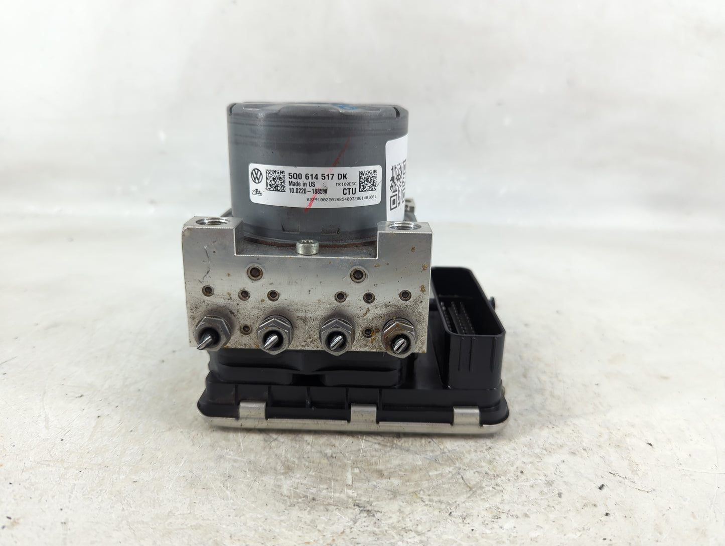 2018-2020 Volkswagen Tiguan ABS Pump Control Module Replacement P/N:5Q0 614 517 DK Fits Fits 2018 2019 2020 OEM Used Auto Pa