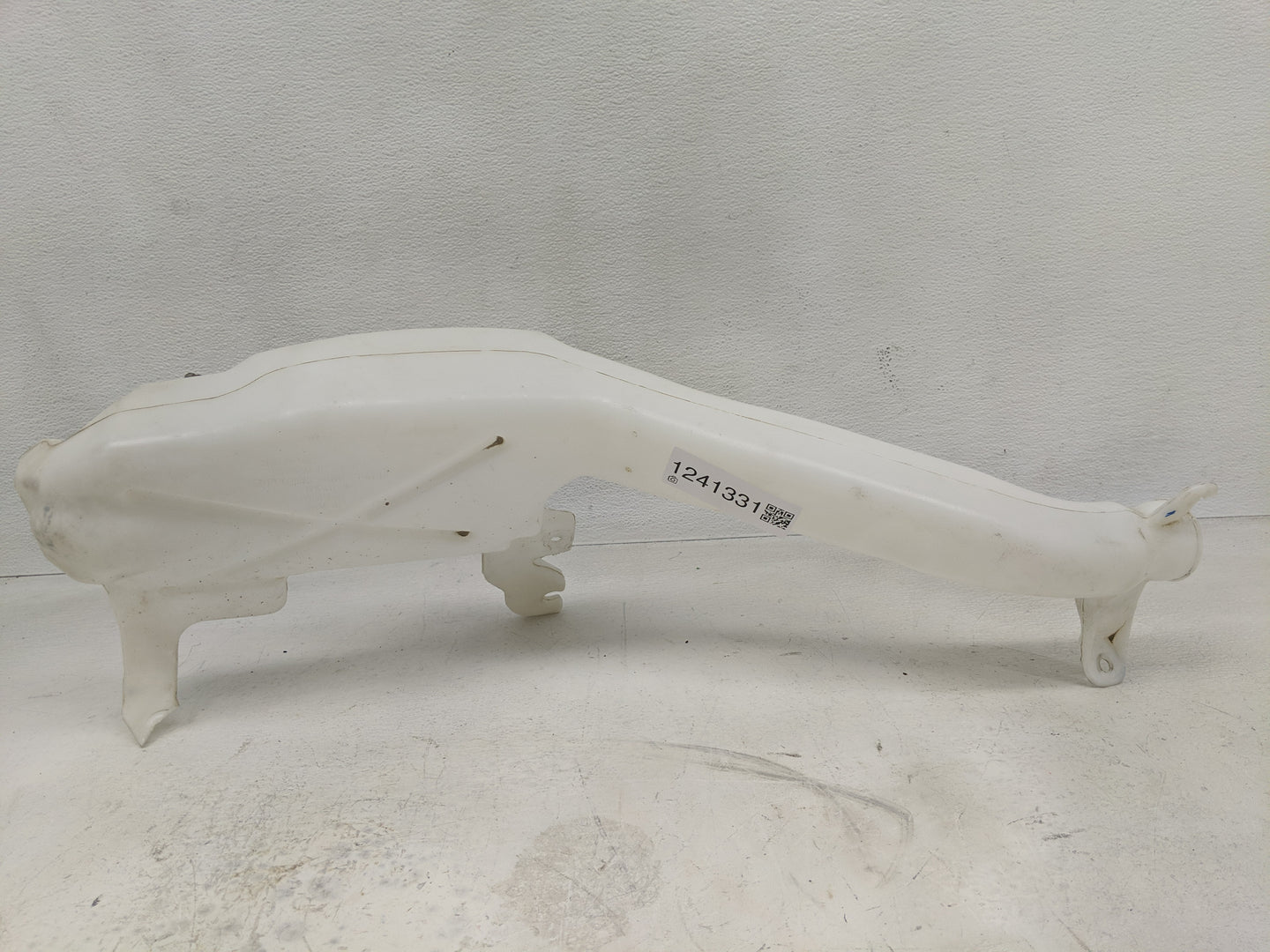 2018-2020 Volkswagen Tiguan Windshield Washer Fluid Reservoir Bottle Oem - Oemusedautoparts1.com
