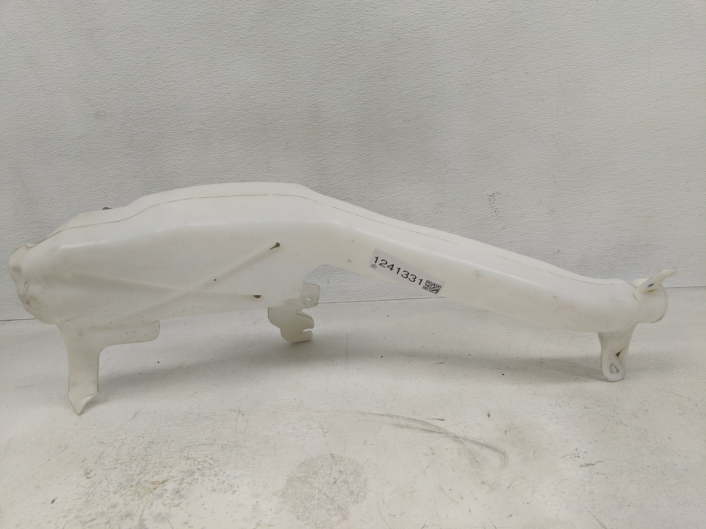 2018-2020 Volkswagen Tiguan Windshield Washer Fluid Reservoir Bottle Oem - Oemusedautoparts1.com