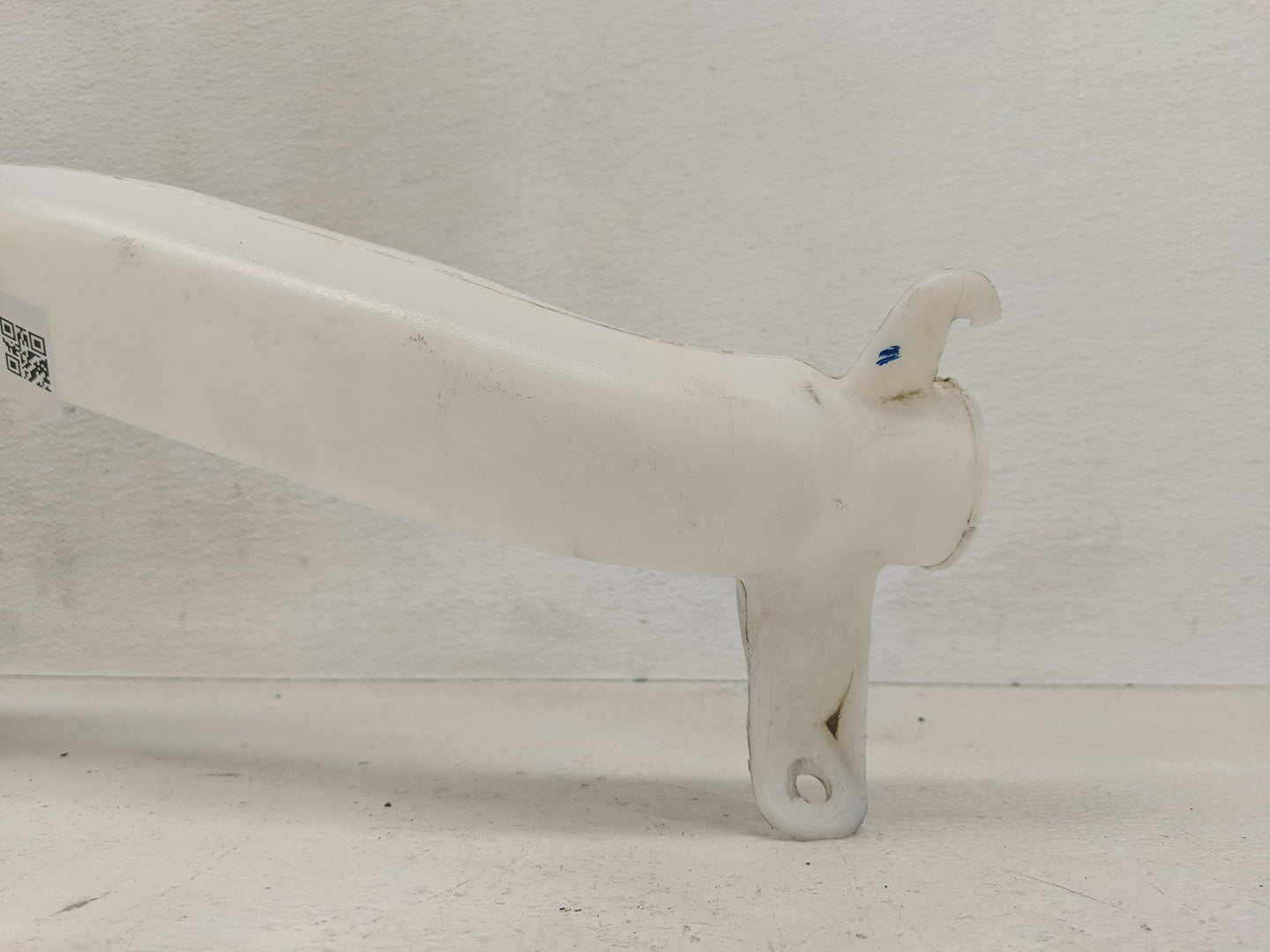 2018-2020 Volkswagen Tiguan Windshield Washer Fluid Reservoir Bottle Oem - Oemusedautoparts1.com