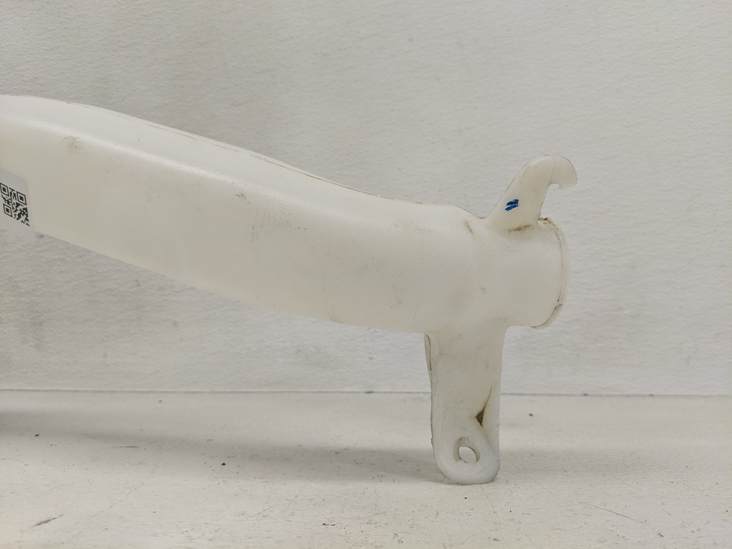 2018-2020 Volkswagen Tiguan Windshield Washer Fluid Reservoir Bottle Oem - Oemusedautoparts1.com
