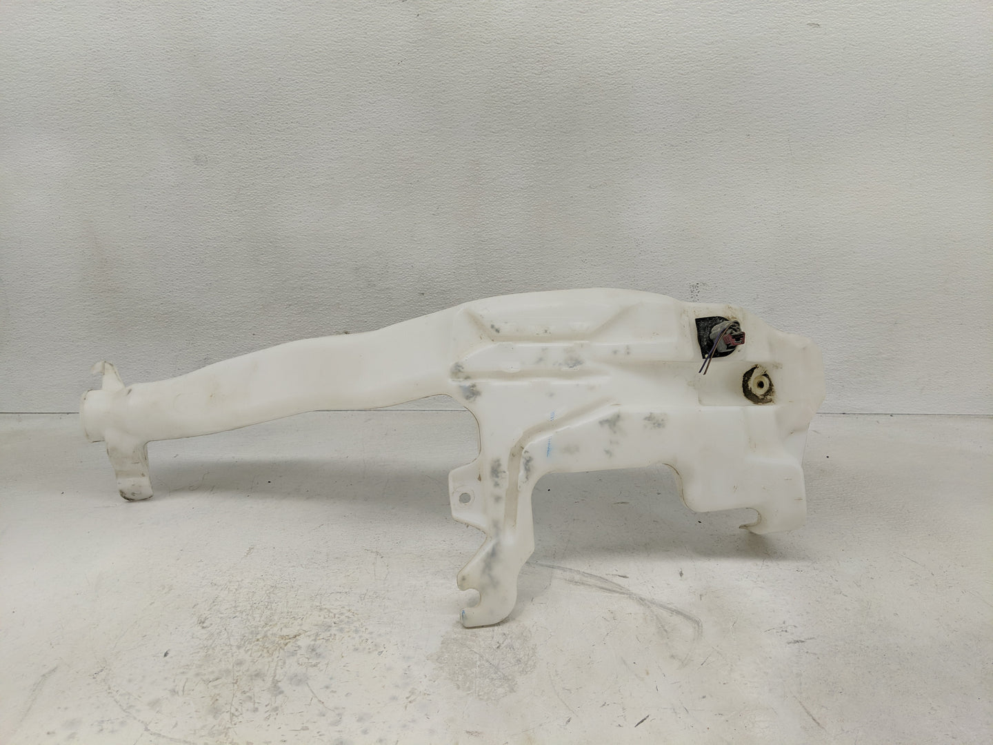 2018-2020 Volkswagen Tiguan Windshield Washer Fluid Reservoir Bottle Oem - Oemusedautoparts1.com