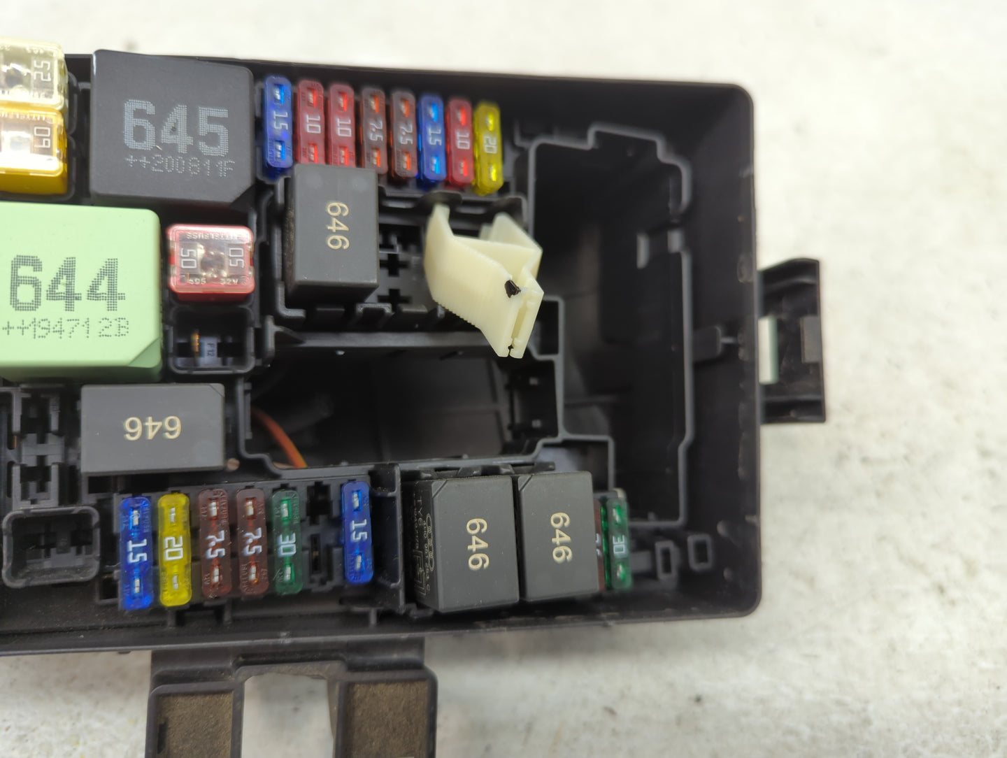 2018-2022 Volkswagen Tiguan Fusebox Fuse Box Panel Relay Module Fits Fits 2015 2016 2017 2018 2019 2020 2021 2022 OEM Used A