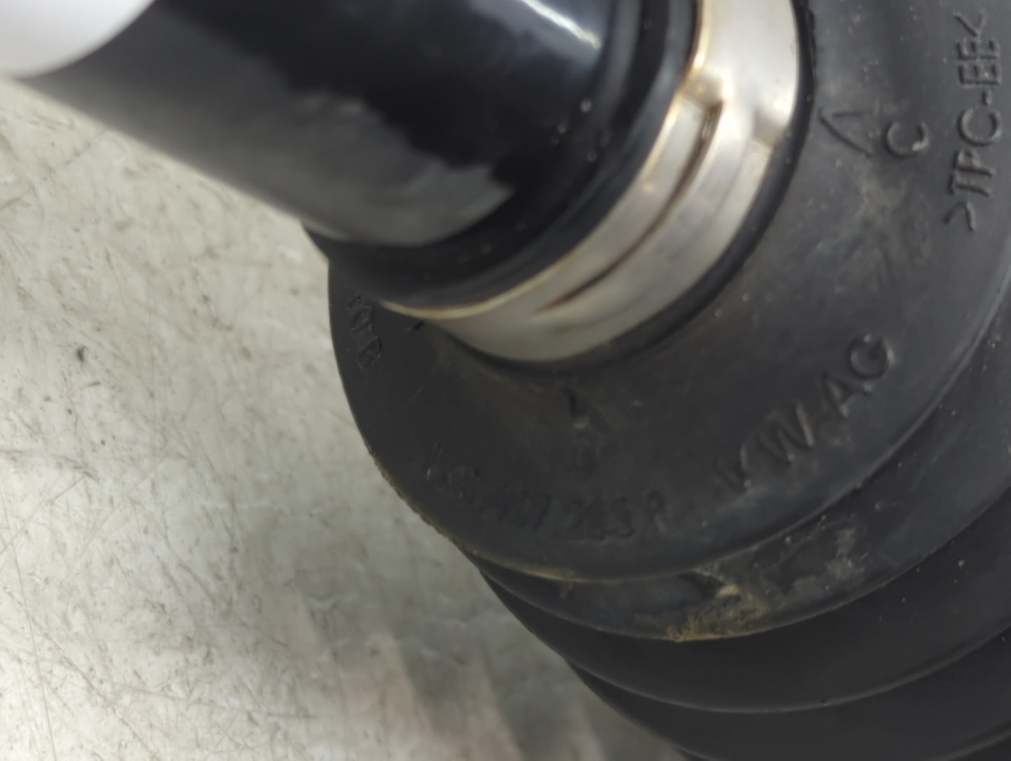 2018-2022 Volkswagen Tiguan Axle Shaft Rear Passenger Cv C/v - Oemusedautoparts1.com