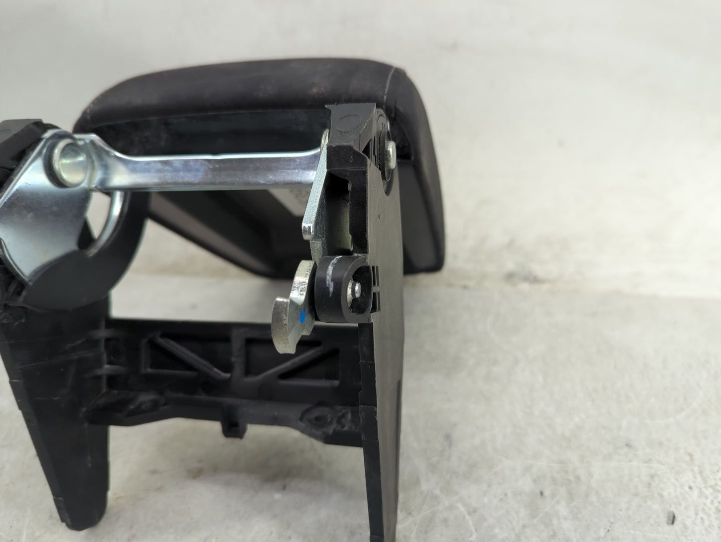 2020 Volkswagen Tiguan Center Floor Console P/N:5NN864207C 5NN864207C-AMK Fits OEM Used Auto Parts - Oemusedautoparts1.com