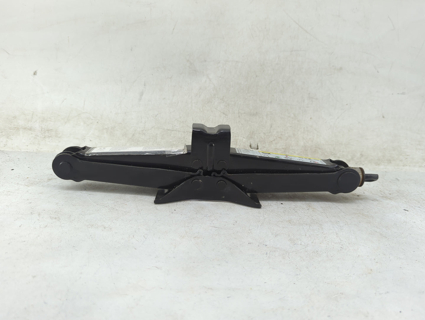 2020 Volkswagen Tiguan Spare Scissor Car Jack Black - Oemusedautoparts1.com