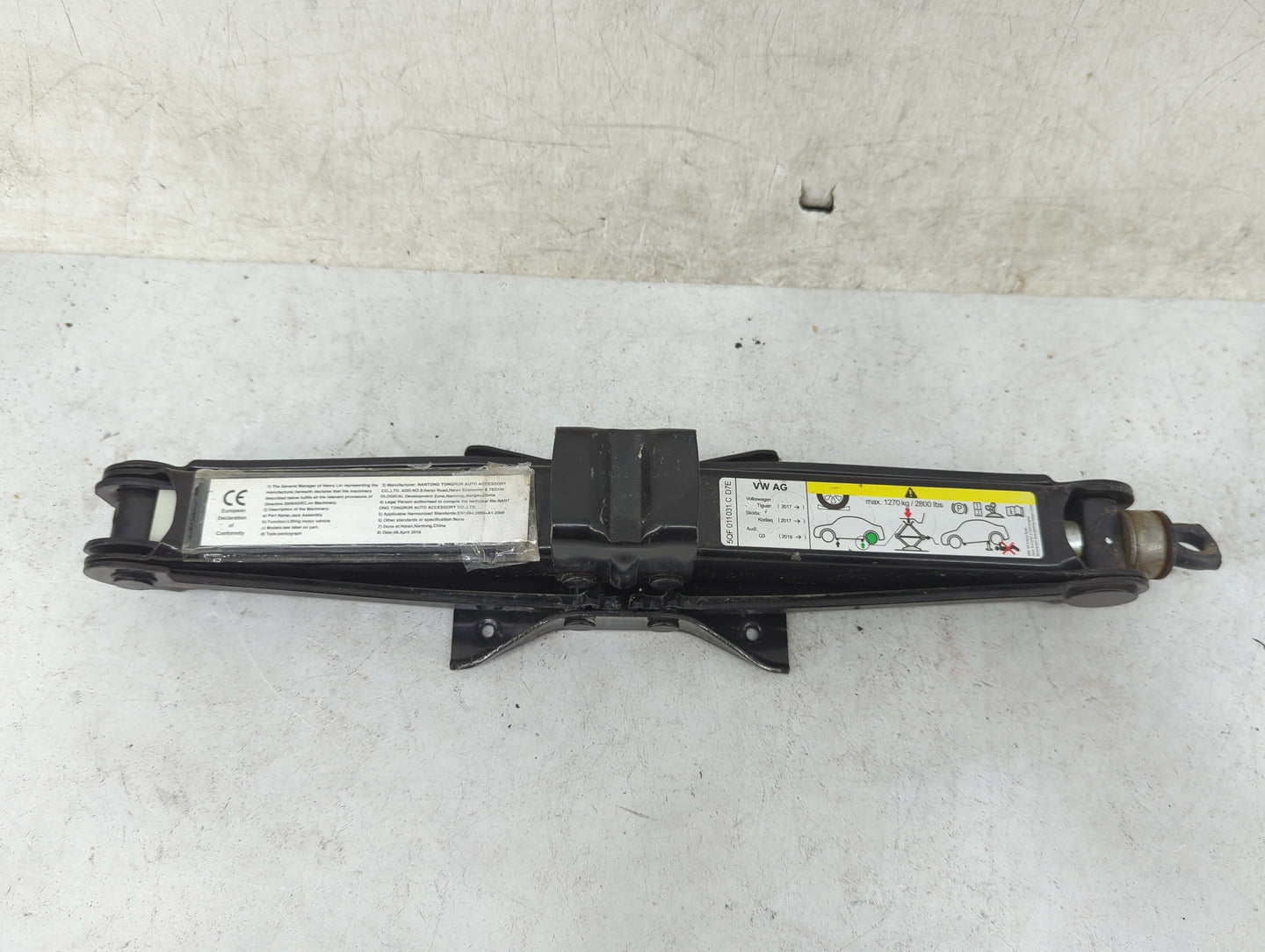 2020 Volkswagen Tiguan Spare Scissor Car Jack Black - Oemusedautoparts1.com