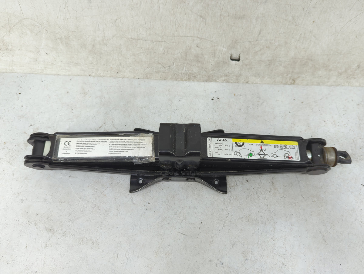 2020 Volkswagen Tiguan Spare Scissor Car Jack Black - Oemusedautoparts1.com
