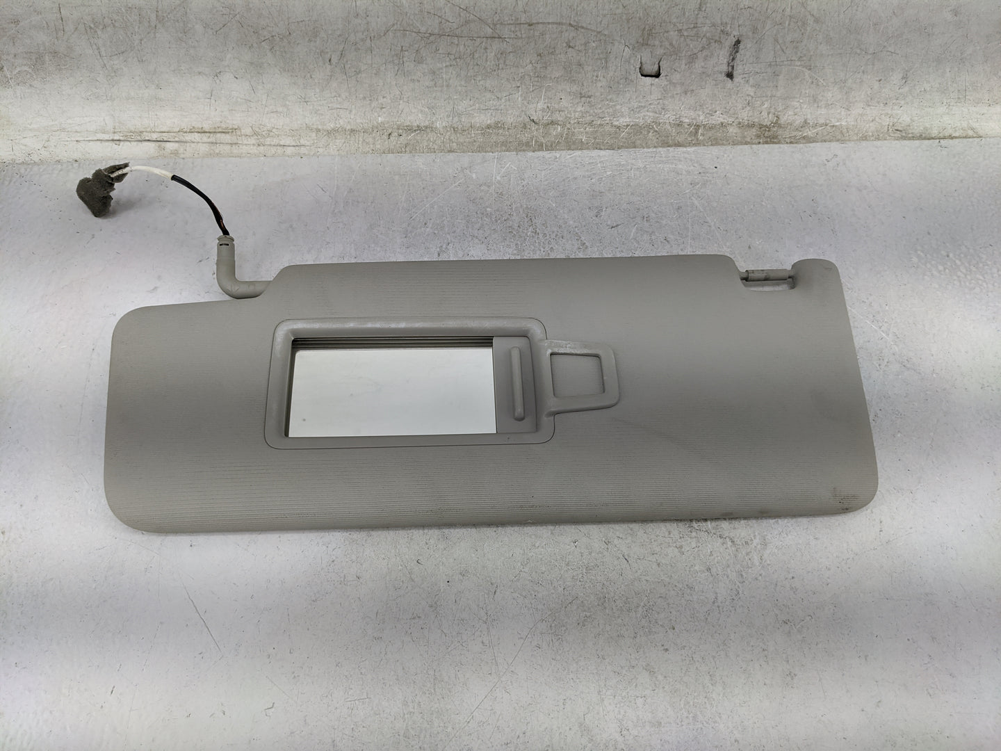 2020 Volkswagen Tiguan Sun Visor Shade Replacement Driver Left Mirror Fits OEM Used Auto Parts - Oemusedautoparts1.com