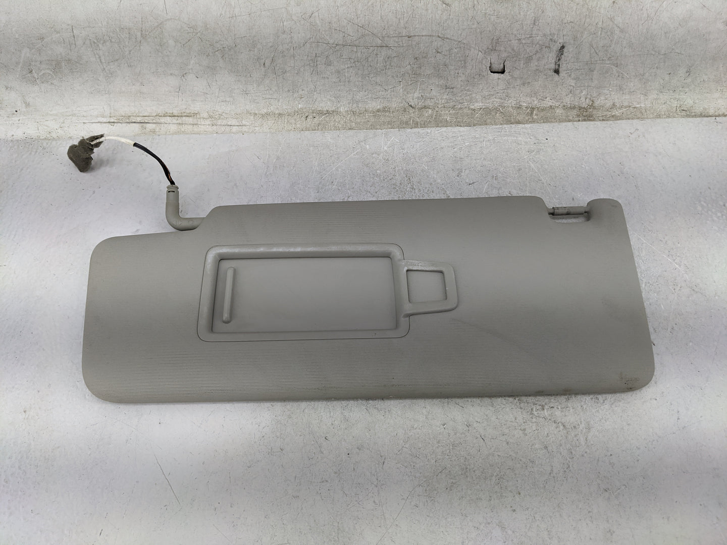 2020 Volkswagen Tiguan Sun Visor Shade Replacement Driver Left Mirror Fits OEM Used Auto Parts - Oemusedautoparts1.com