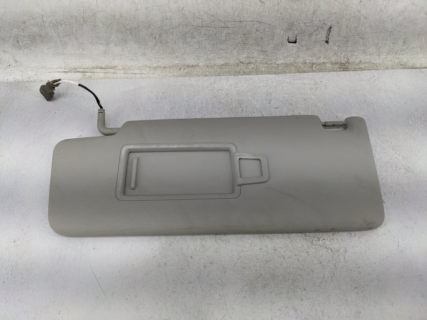 2020 Volkswagen Tiguan Sun Visor Shade Replacement Driver Left Mirror Fits OEM Used Auto Parts - Oemusedautoparts1.com