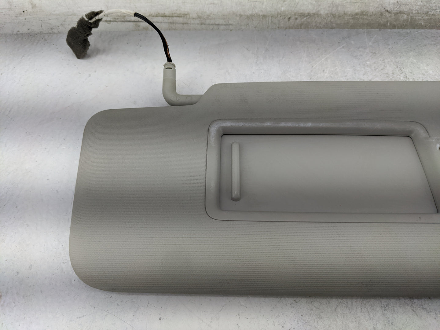 2020 Volkswagen Tiguan Sun Visor Shade Replacement Driver Left Mirror Fits OEM Used Auto Parts - Oemusedautoparts1.com