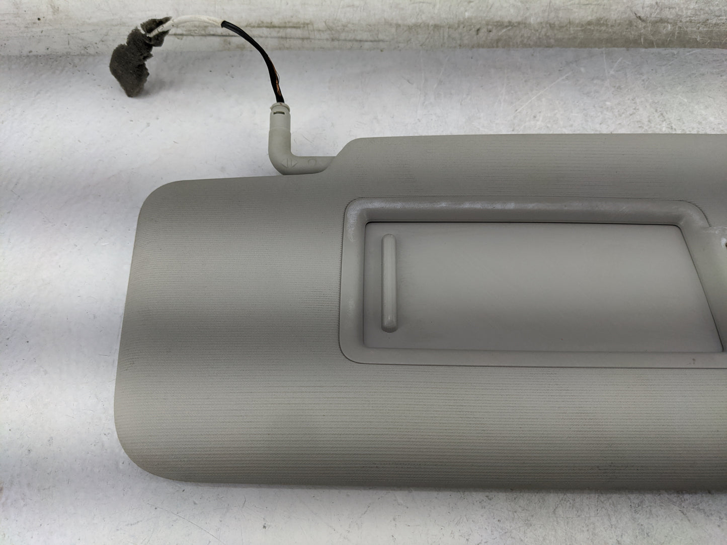 2020 Volkswagen Tiguan Sun Visor Shade Replacement Driver Left Mirror Fits OEM Used Auto Parts - Oemusedautoparts1.com