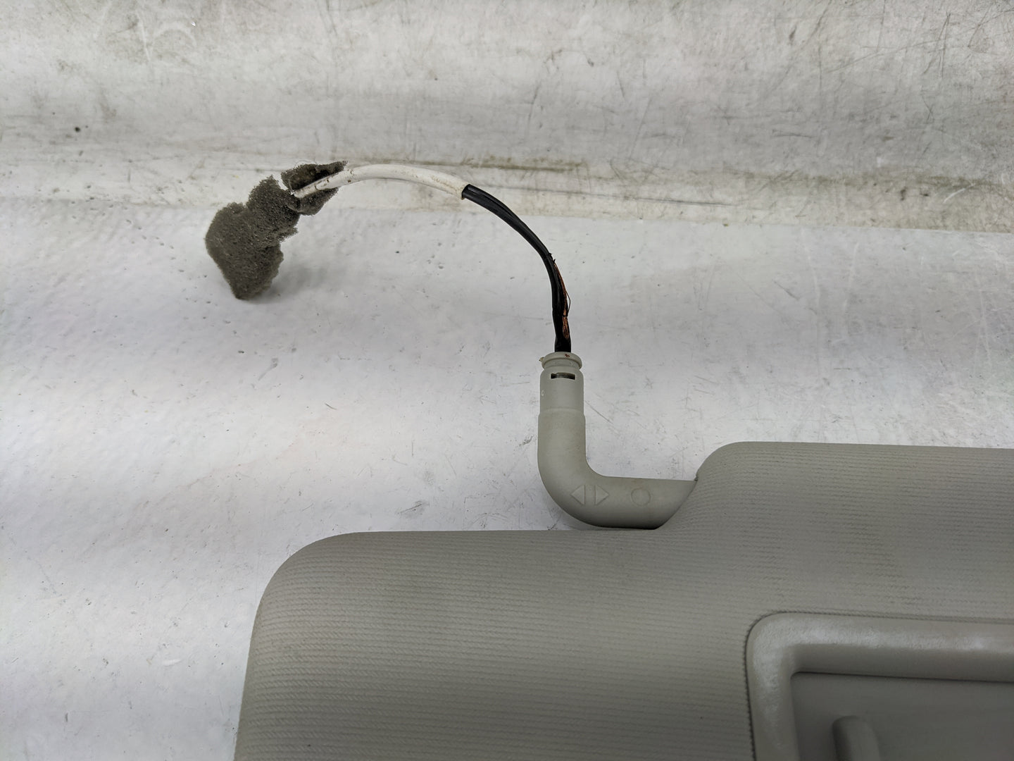 2020 Volkswagen Tiguan Sun Visor Shade Replacement Driver Left Mirror Fits OEM Used Auto Parts - Oemusedautoparts1.com
