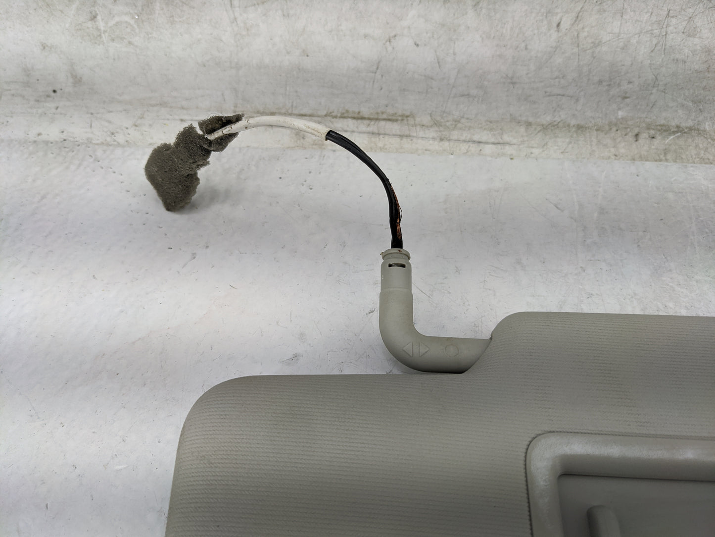 2020 Volkswagen Tiguan Sun Visor Shade Replacement Driver Left Mirror Fits OEM Used Auto Parts - Oemusedautoparts1.com