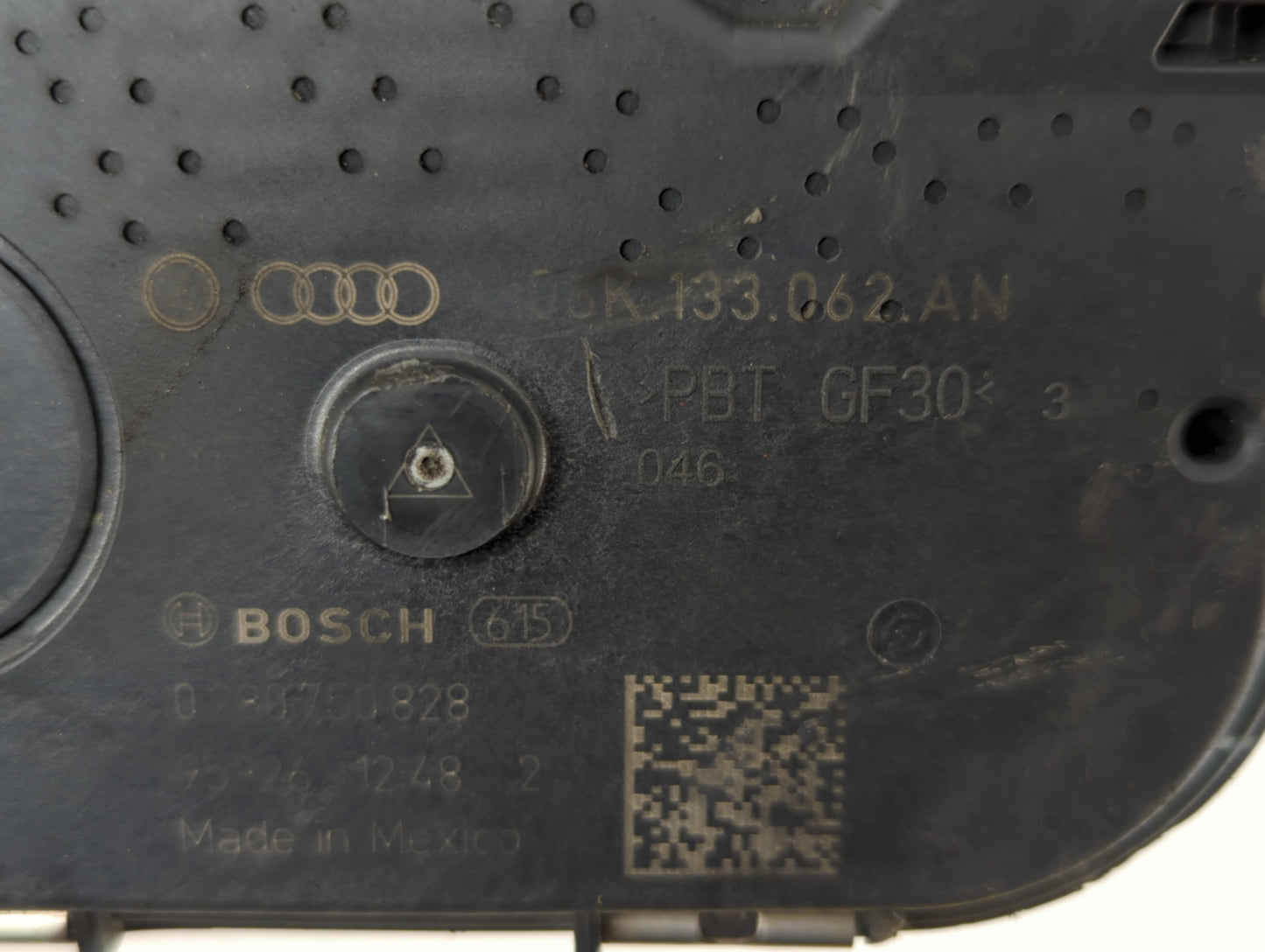 2018-2019 Volkswagen Tiguan Throttle Body P/N:06K 133 062 AN Fits Fits 2018 2019 OEM Used Auto Parts - Oemusedautoparts1.com