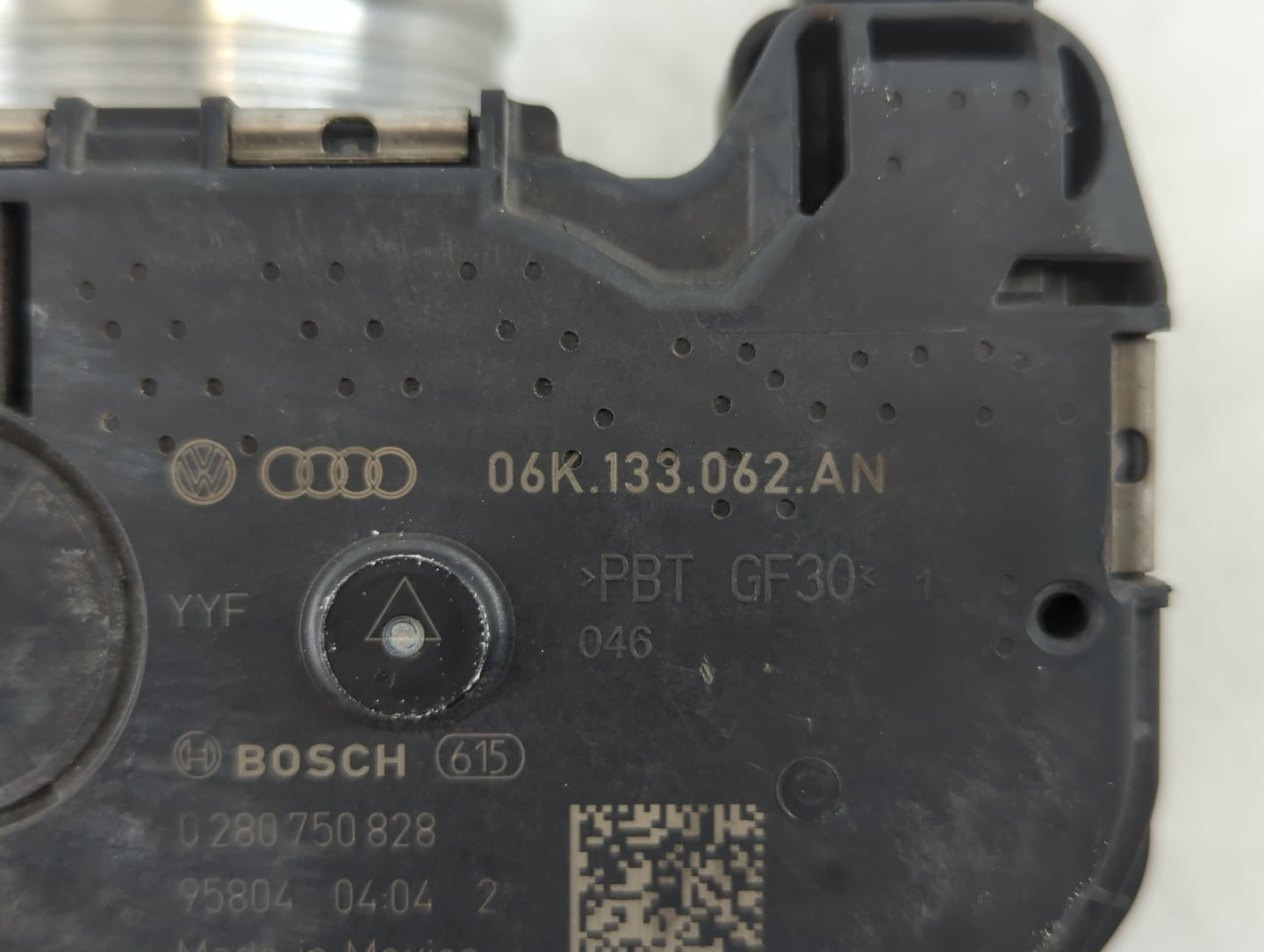 2018-2022 Volkswagen Tiguan Throttle Body P/N:06K 133 062 AG Fits Fits 2018 2019 2020 2021 2022 OEM Used Auto Parts - Oemuse